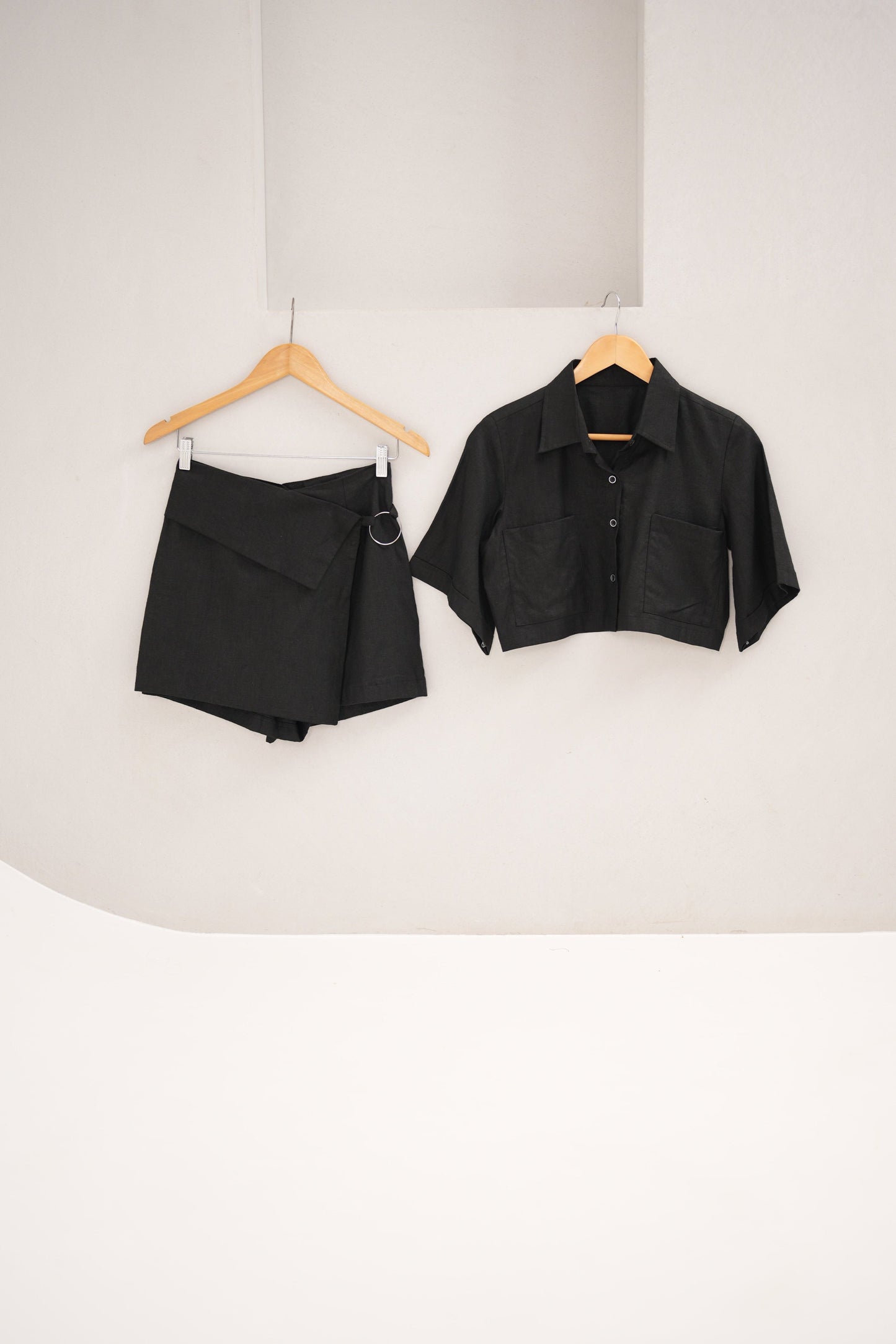 Black Linen Cropped Shirt